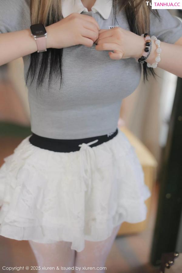   [XiuRen]高清写真图 2025.05.27 No.10330 诺诺Hsu 白色蕾丝袜第4张图片
